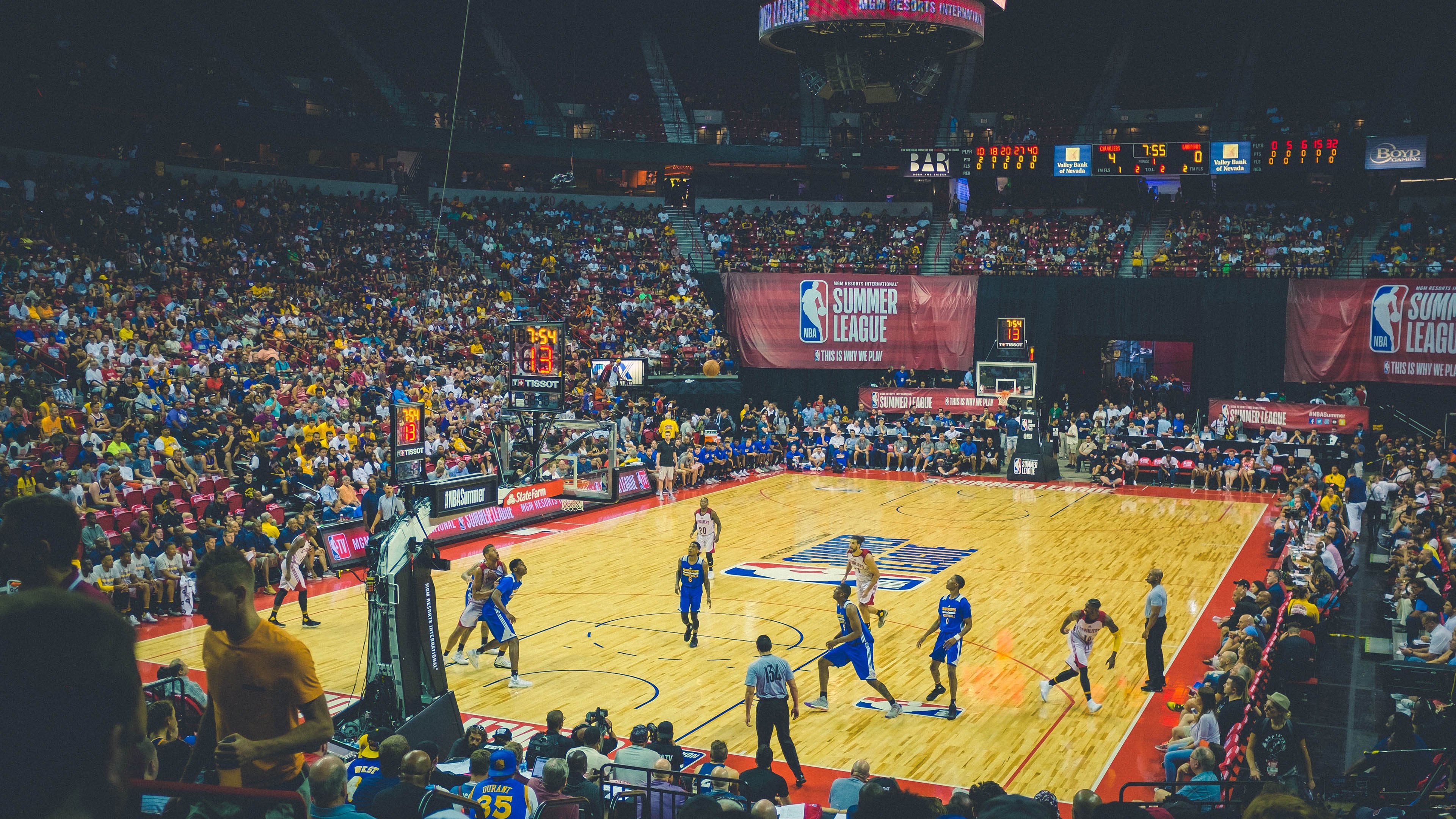 从密尔沃基到布鲁克林，霍勒迪用一场非典型胜利撕掉冠军拼图标签